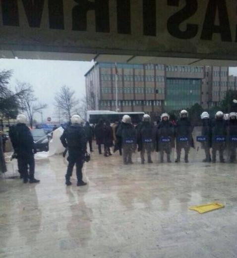 Hastane önünde Berkin gerginliği