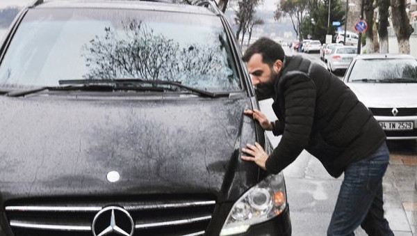 Emre Karayel düşme tehlikesi atlattı