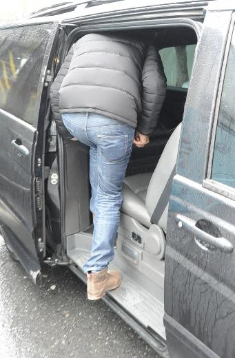 Emre Karayel düşme tehlikesi atlattı