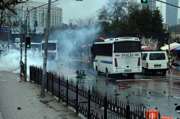 Berkin Elvan'ın ölümü: Hastane önünde olaylar çıktı