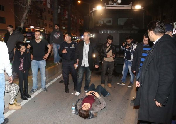 TOMA, 2 eylemciye çarptı