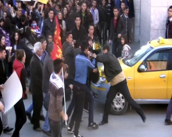 Berkin Elvan protestosunda kavga çıktı