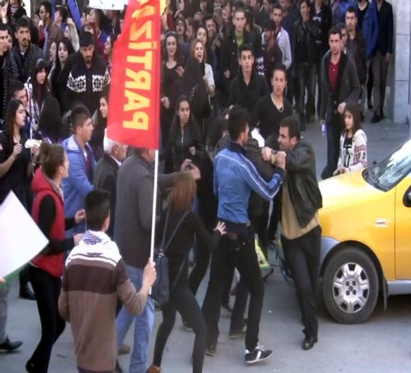 Berkin Elvan protestosunda kavga çıktı