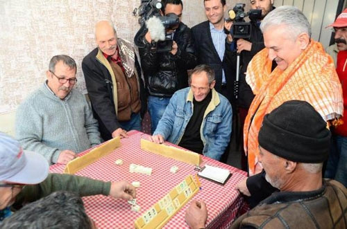 Adayların ilginç seçim çalışmaları