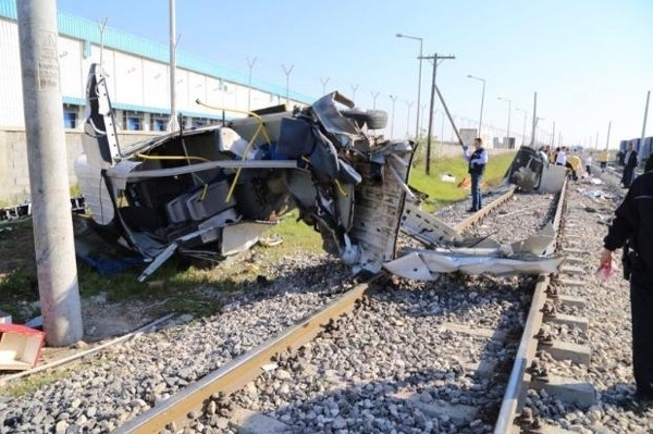 Mersin'de tren kazası: 9 ölü