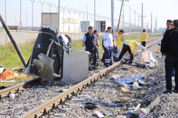 Mersin'de tren kazası: 9 ölü