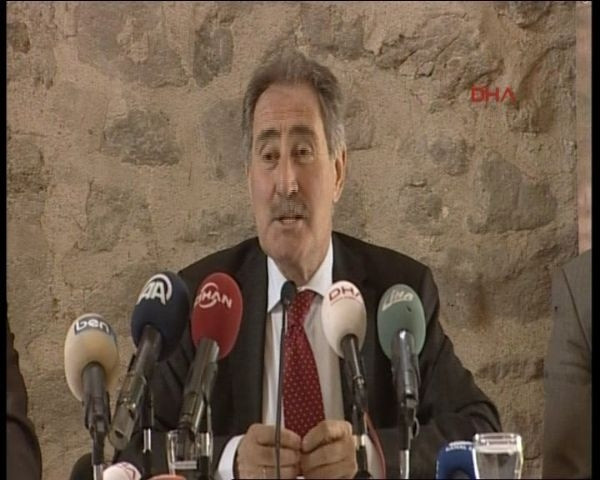 AK Partililer'den Ertuğrul Günay'ın konuştuğu sırada slogan
