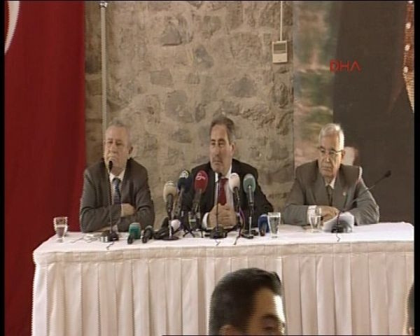 AK Partililer'den Ertuğrul Günay'ın konuştuğu sırada slogan
