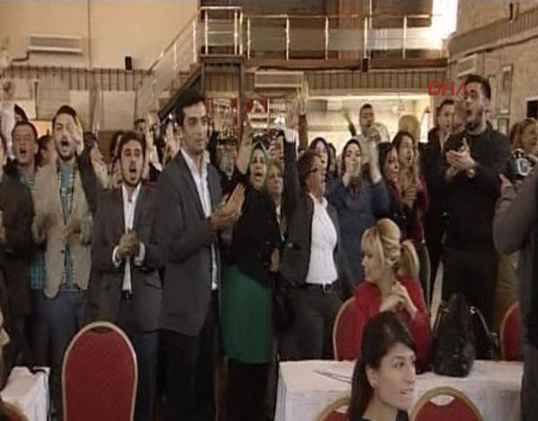 AK Partililer'den Ertuğrul Günay'ın konuştuğu sırada slogan