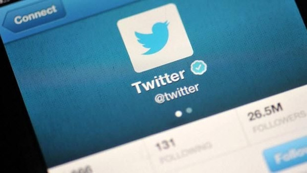 Ünlüler Twitter yasağına isyan etti