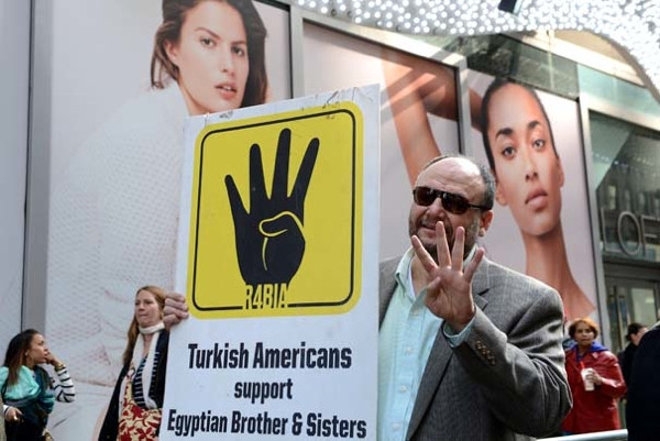 Erdoğan pankartları Times Meydanı‘nda