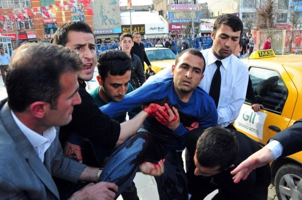 Van’daki miting sonrası gerginlik: 1 yaralı!
