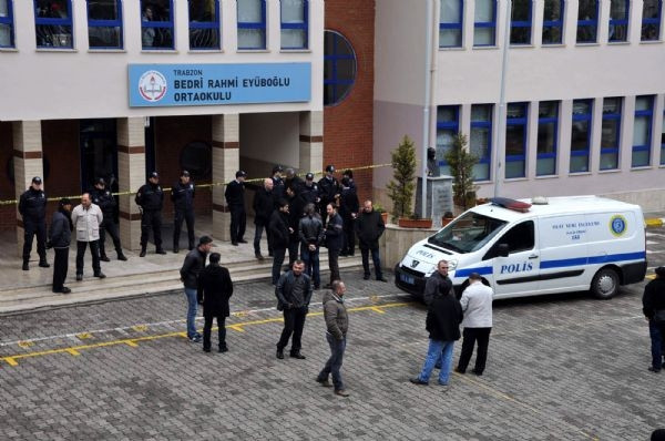 Oy kullanmaya geldiği okulda intihar etti