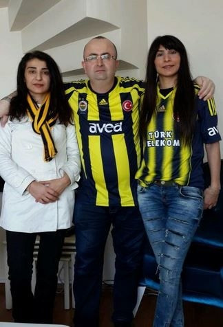 Sırtında formasıyla sandık başına