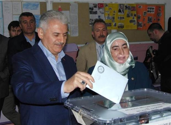 Siyasilerin sandığından kim çıktı