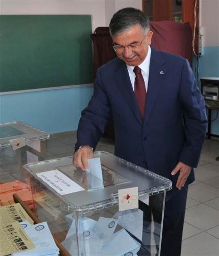 Siyasilerin sandığından kim çıktı