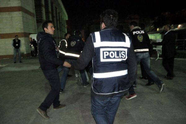Fatih İlçe Seçim Kurulu önünde gerginlik