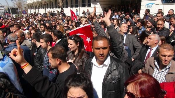 YSK önünde bekleyiş sürüyor