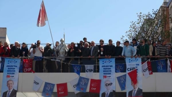 YSK önünde bekleyiş sürüyor