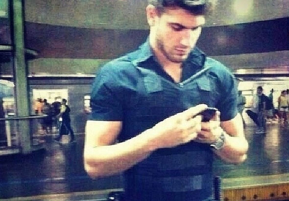 Güvenlik görevlisi 'yakışıklı' olunca..