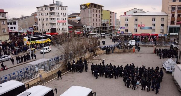 İşte seçimi iptal ettiren yırtık oy torbası