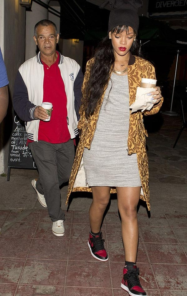 Rihanna babası ile gece gezmelerinde