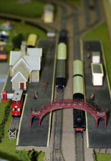 10 bin kilometrelik maket tren yolu yaptı