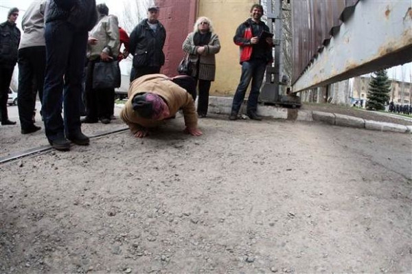 Donetsk'teki göstericiler devlet binalarından çıkmıyor
