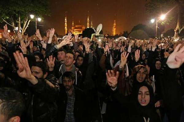İstanbul'da kefenli protesto