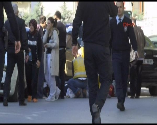 Eski vekilin aracına silahlı saldırı!