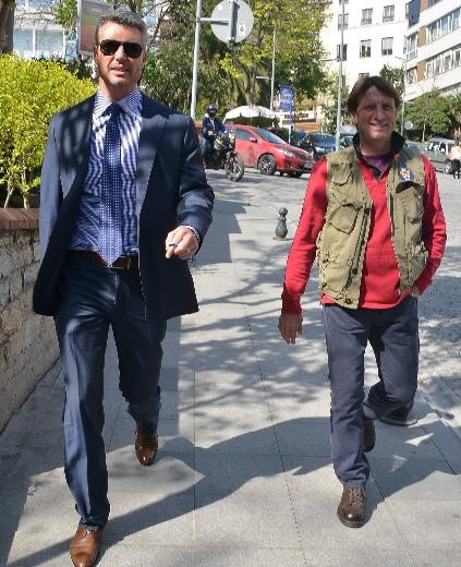 Biri eski eşi diğeri eski sevgilisi
