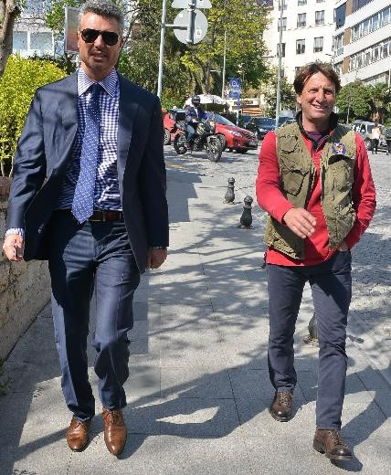 Biri eski eşi diğeri eski sevgilisi