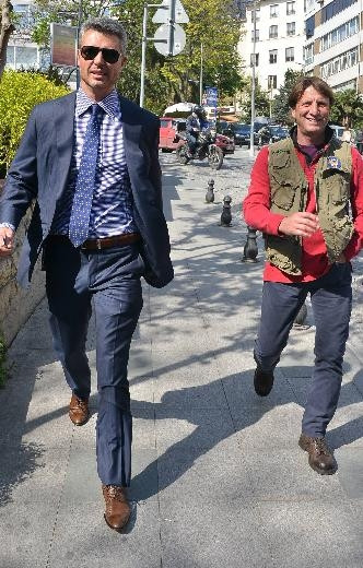 Biri eski eşi diğeri eski sevgilisi