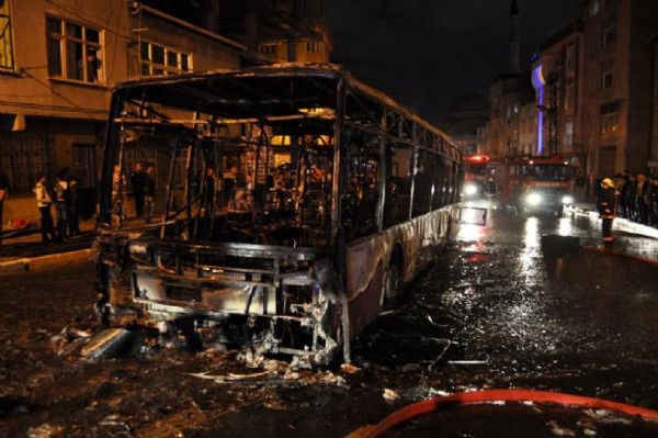 Belediye otobüsüne molotoflu saldırı!