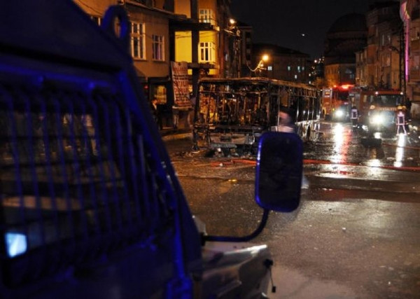 Belediye otobüsüne molotoflu saldırı!