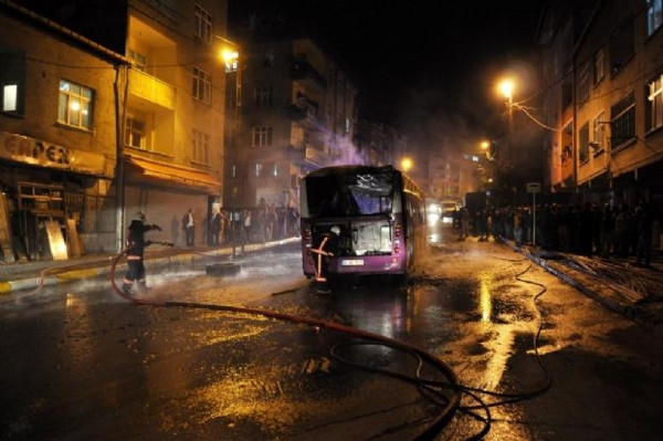 Belediye otobüsüne molotoflu saldırı!