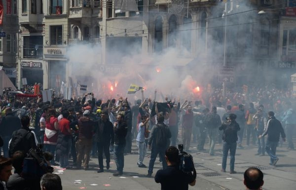 G.Saray Meydanı'nda polis müdahalesi!