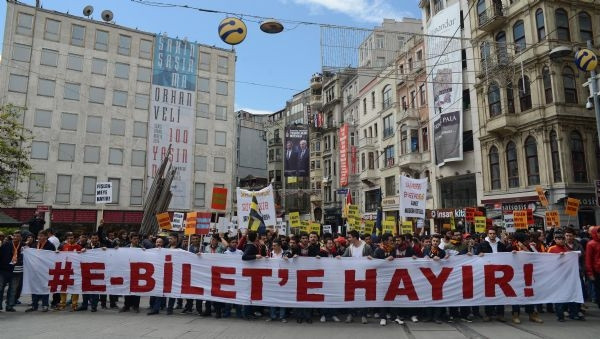 G.Saray Meydanı'nda polis müdahalesi!