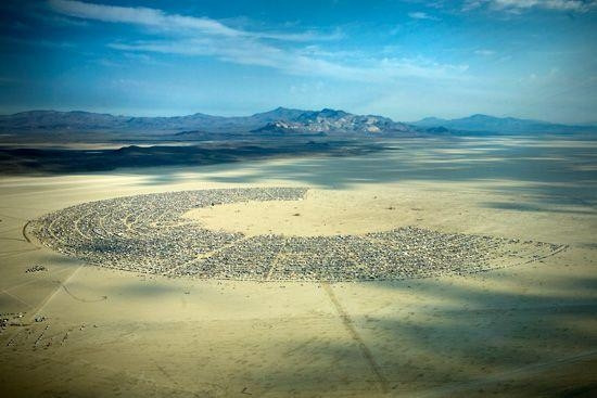 Ünlü Türk mimarlar Nevada çölüne kumdan havaalanı tasarladı