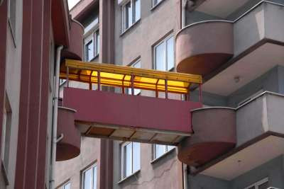 Balkondan balkona köprü