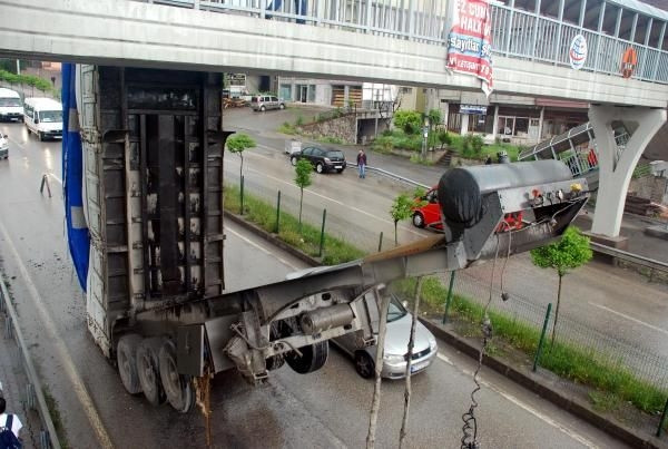 'O sırada bir kütleme sesi duydum'