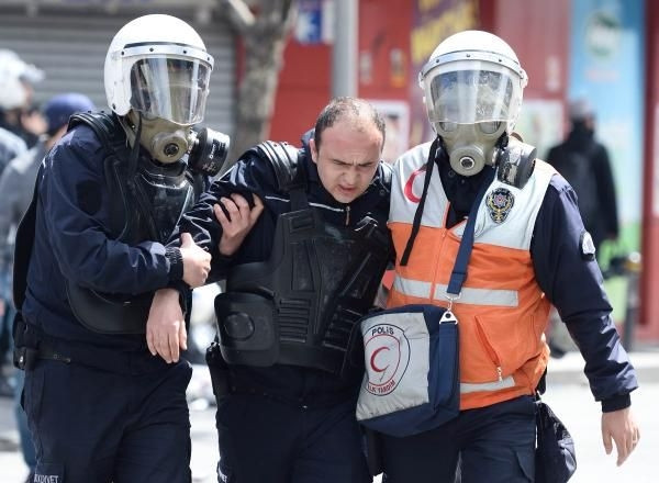 Polisler kaçarak kurtuldu!