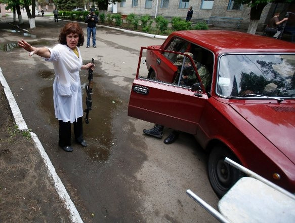 Ukrayna'da kadınlar da silahlandı