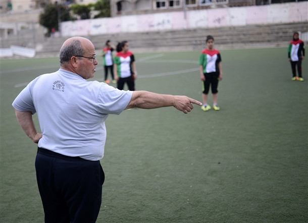 Filistinli kızlar sabah okulda akşam idmanda
