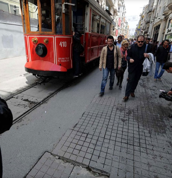İstiklal Caddesi'nin bozuk zemini hastanelik etti