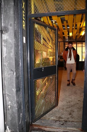 Tophane'de sanat galerisine saldırı