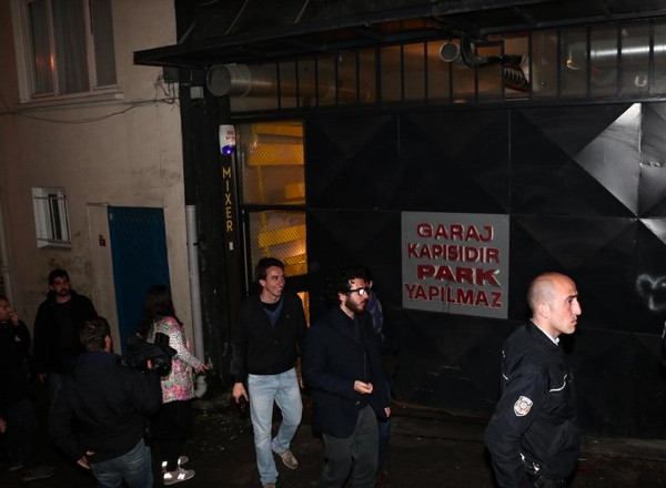 Tophane'de sanat galerisine saldırı
