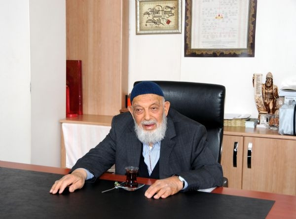 C.Başkanı Gül'ün babası hala çalışıyor