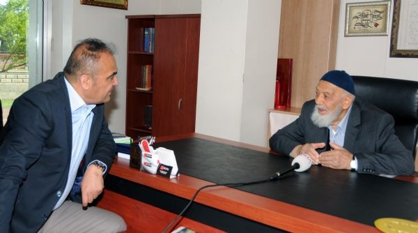 C.Başkanı Gül'ün babası hala çalışıyor