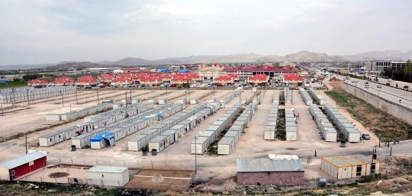Van'da 44 aile konteynerlerde yaşamaya devam ediyor